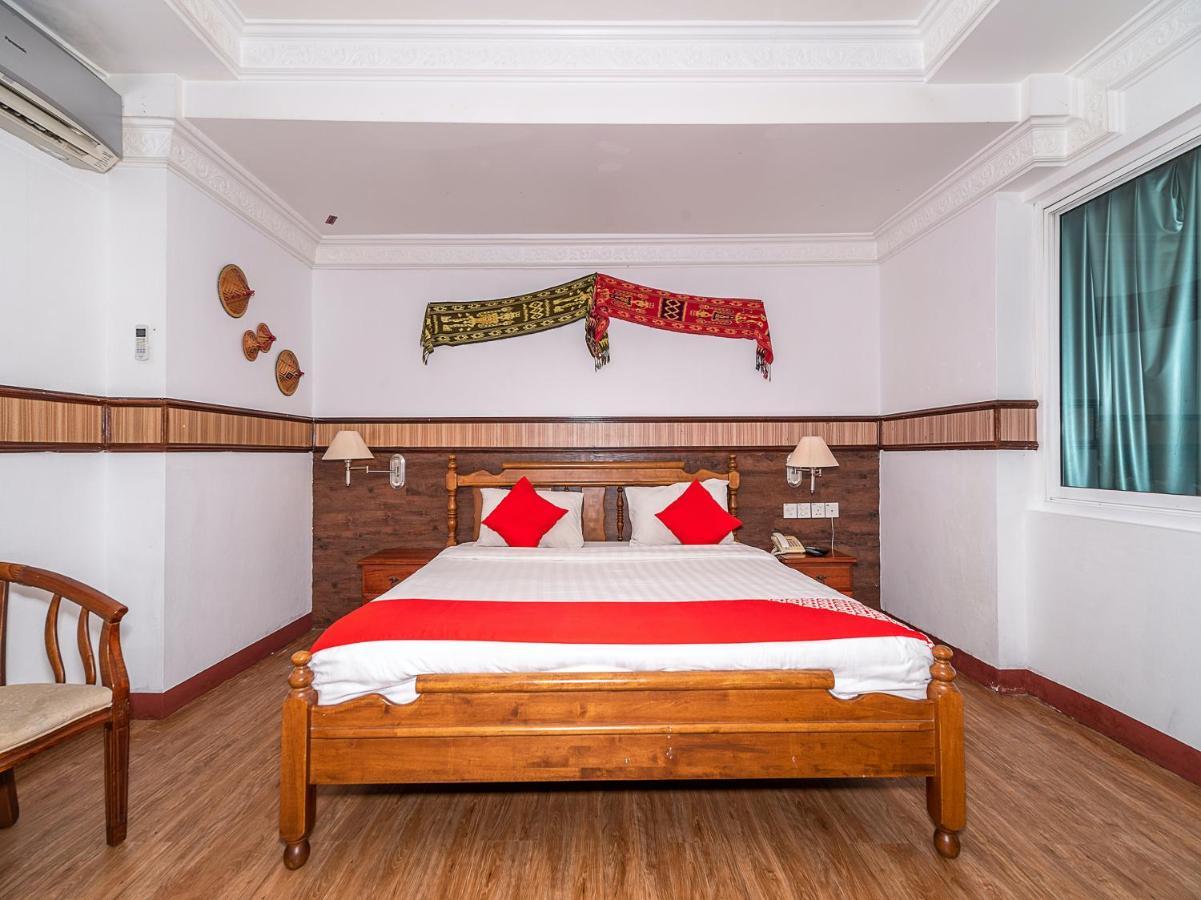 Oyo 89864 Hotel Holiday Park Kota Kinabalu Zewnętrze zdjęcie