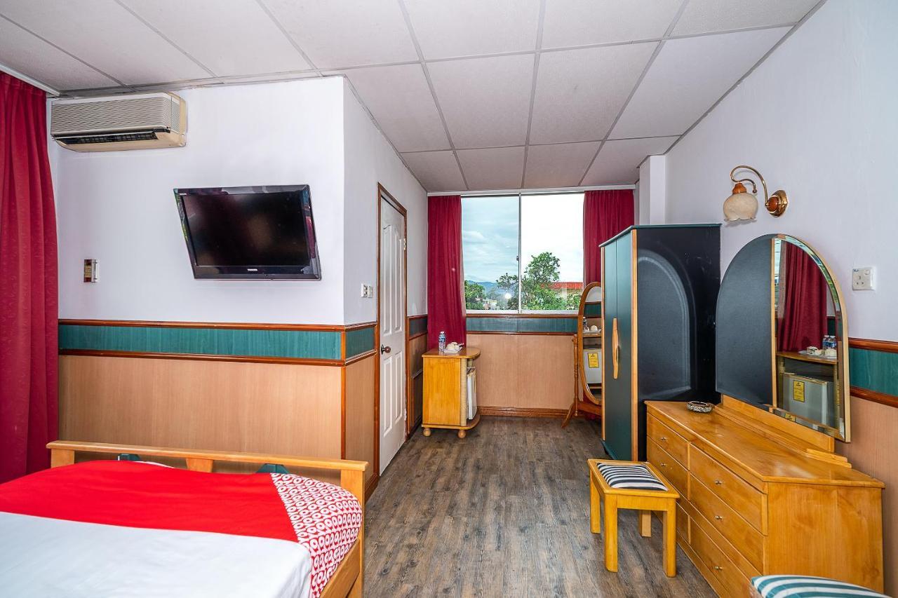 Oyo 89864 Hotel Holiday Park Kota Kinabalu Zewnętrze zdjęcie
