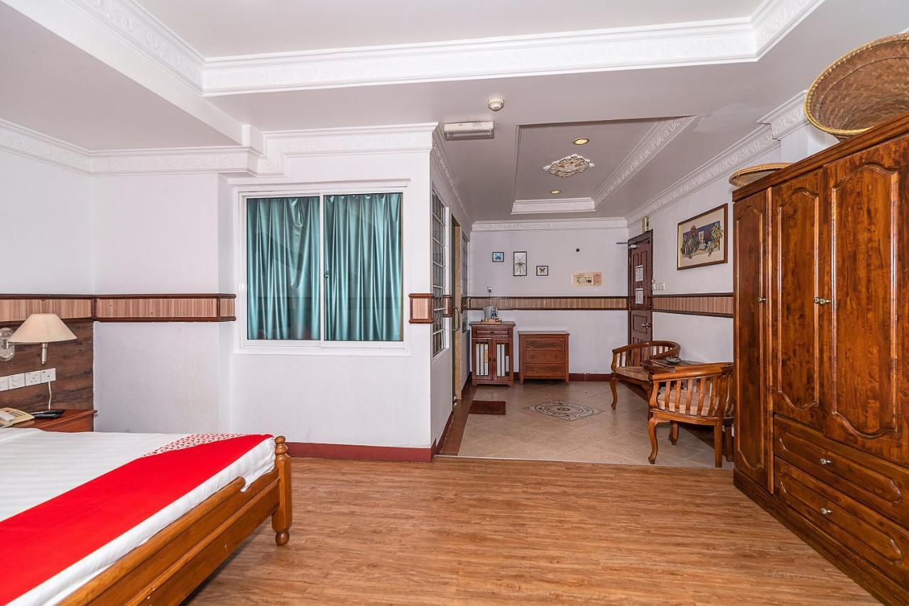 Oyo 89864 Hotel Holiday Park Kota Kinabalu Zewnętrze zdjęcie