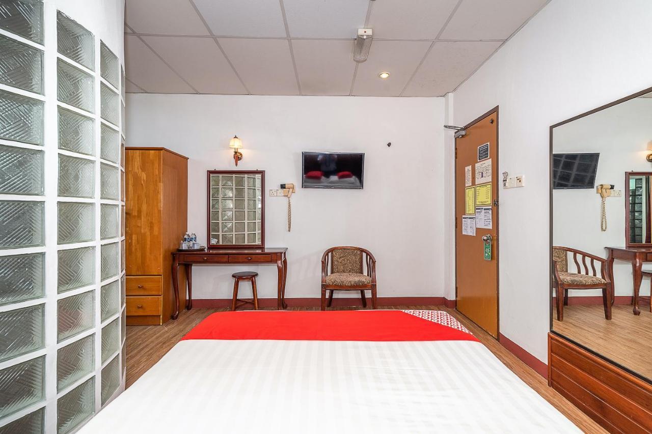 Oyo 89864 Hotel Holiday Park Kota Kinabalu Zewnętrze zdjęcie