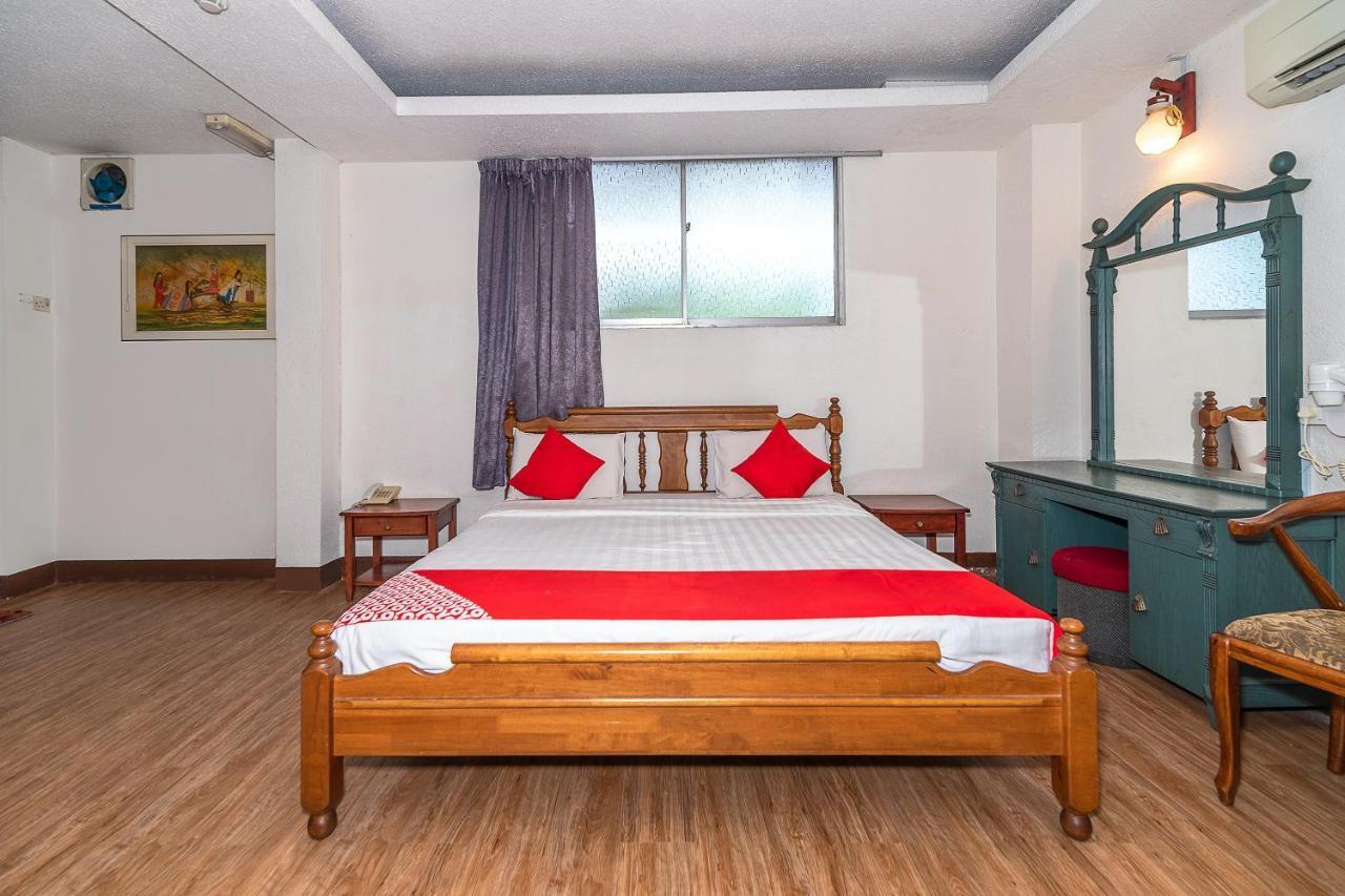 Oyo 89864 Hotel Holiday Park Kota Kinabalu Zewnętrze zdjęcie
