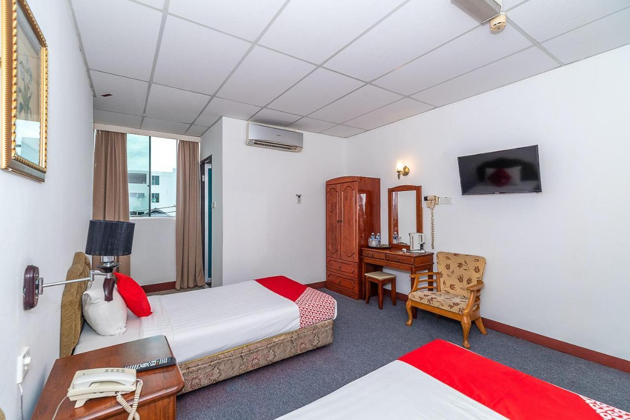 Oyo 89864 Hotel Holiday Park Kota Kinabalu Zewnętrze zdjęcie