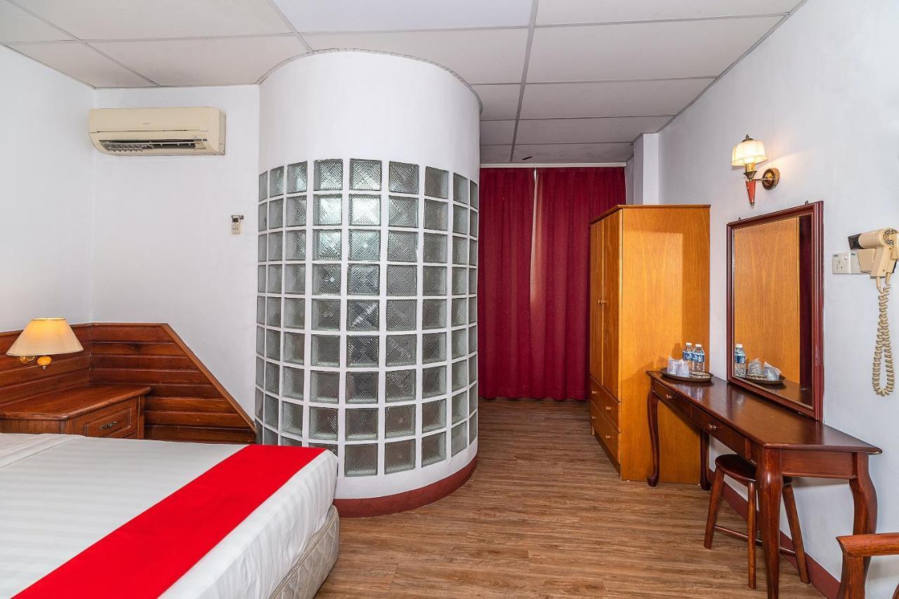 Oyo 89864 Hotel Holiday Park Kota Kinabalu Zewnętrze zdjęcie