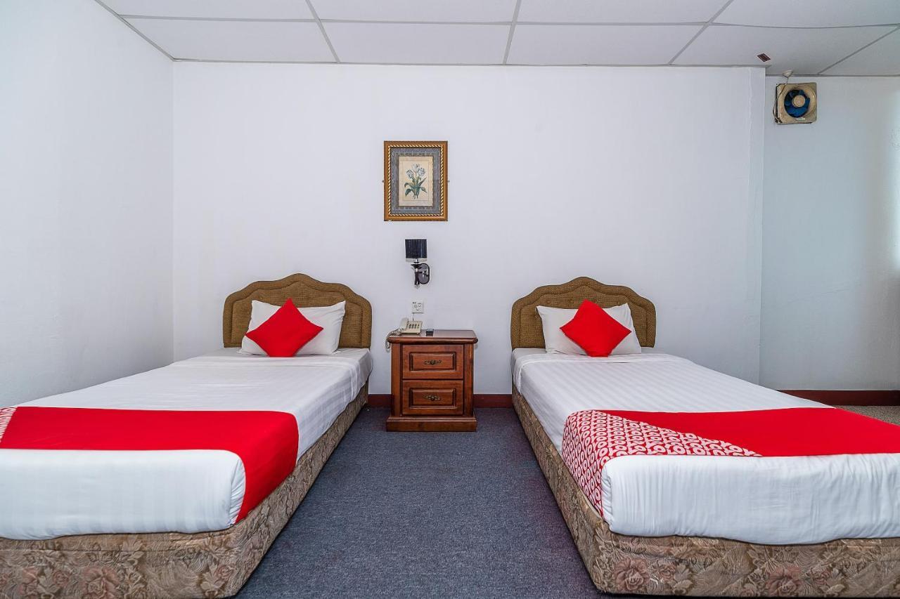 Oyo 89864 Hotel Holiday Park Kota Kinabalu Zewnętrze zdjęcie