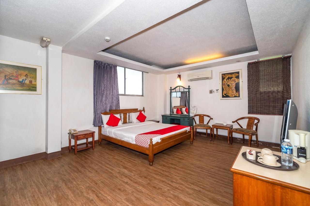 Oyo 89864 Hotel Holiday Park Kota Kinabalu Zewnętrze zdjęcie