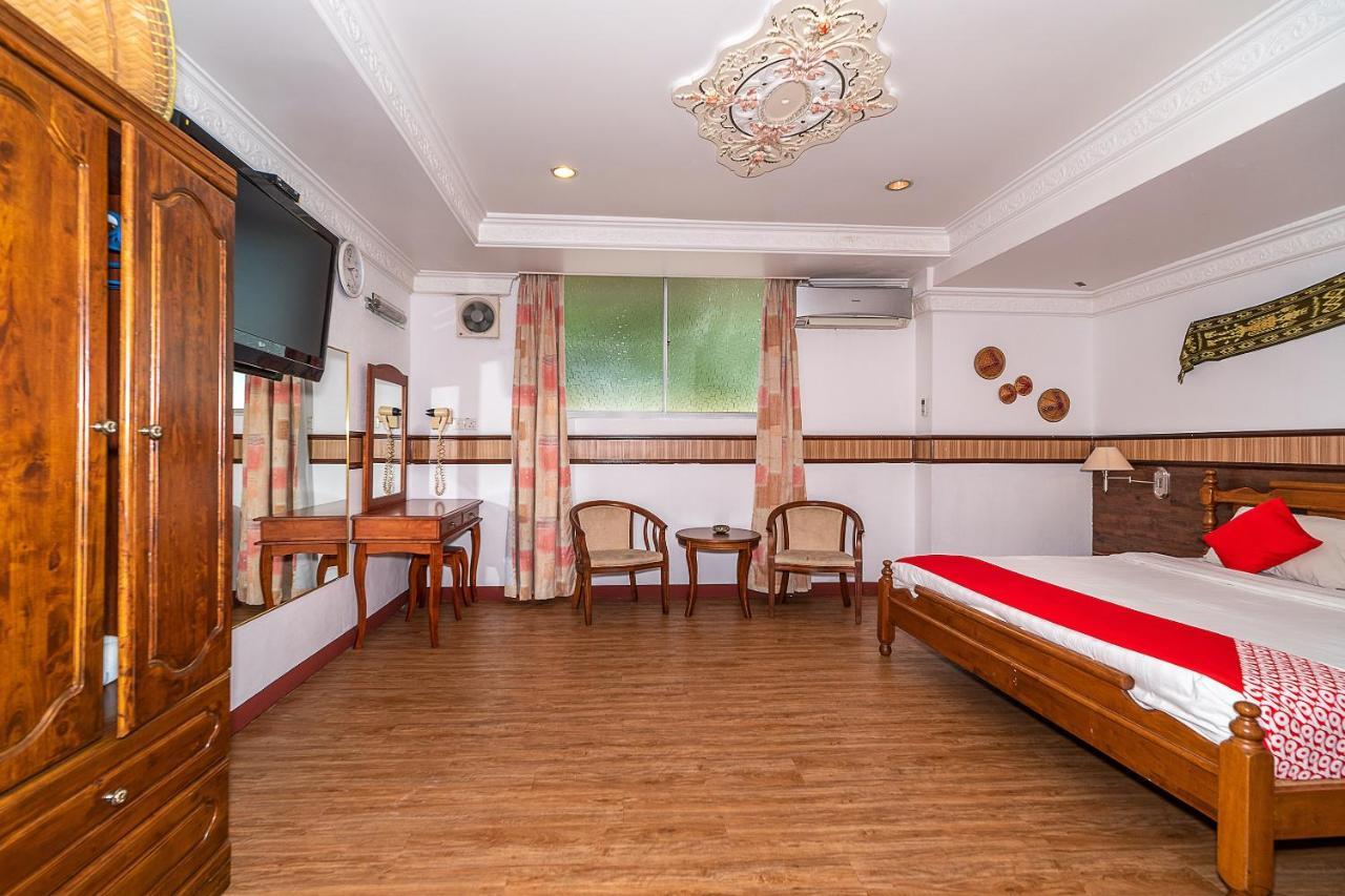 Oyo 89864 Hotel Holiday Park Kota Kinabalu Zewnętrze zdjęcie