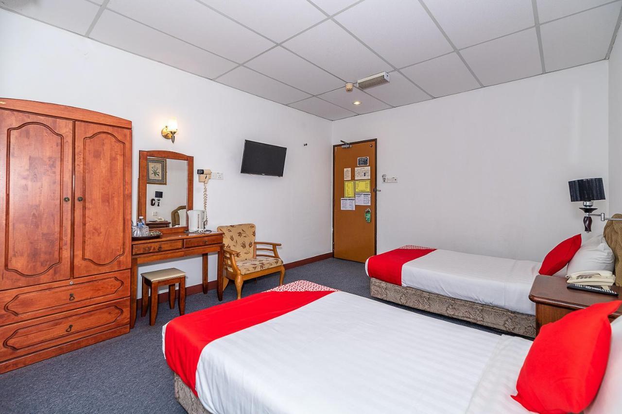 Oyo 89864 Hotel Holiday Park Kota Kinabalu Zewnętrze zdjęcie