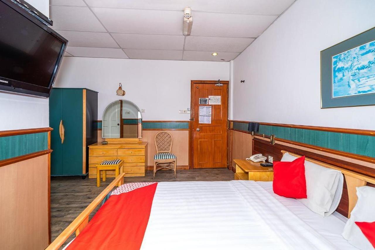 Oyo 89864 Hotel Holiday Park Kota Kinabalu Zewnętrze zdjęcie
