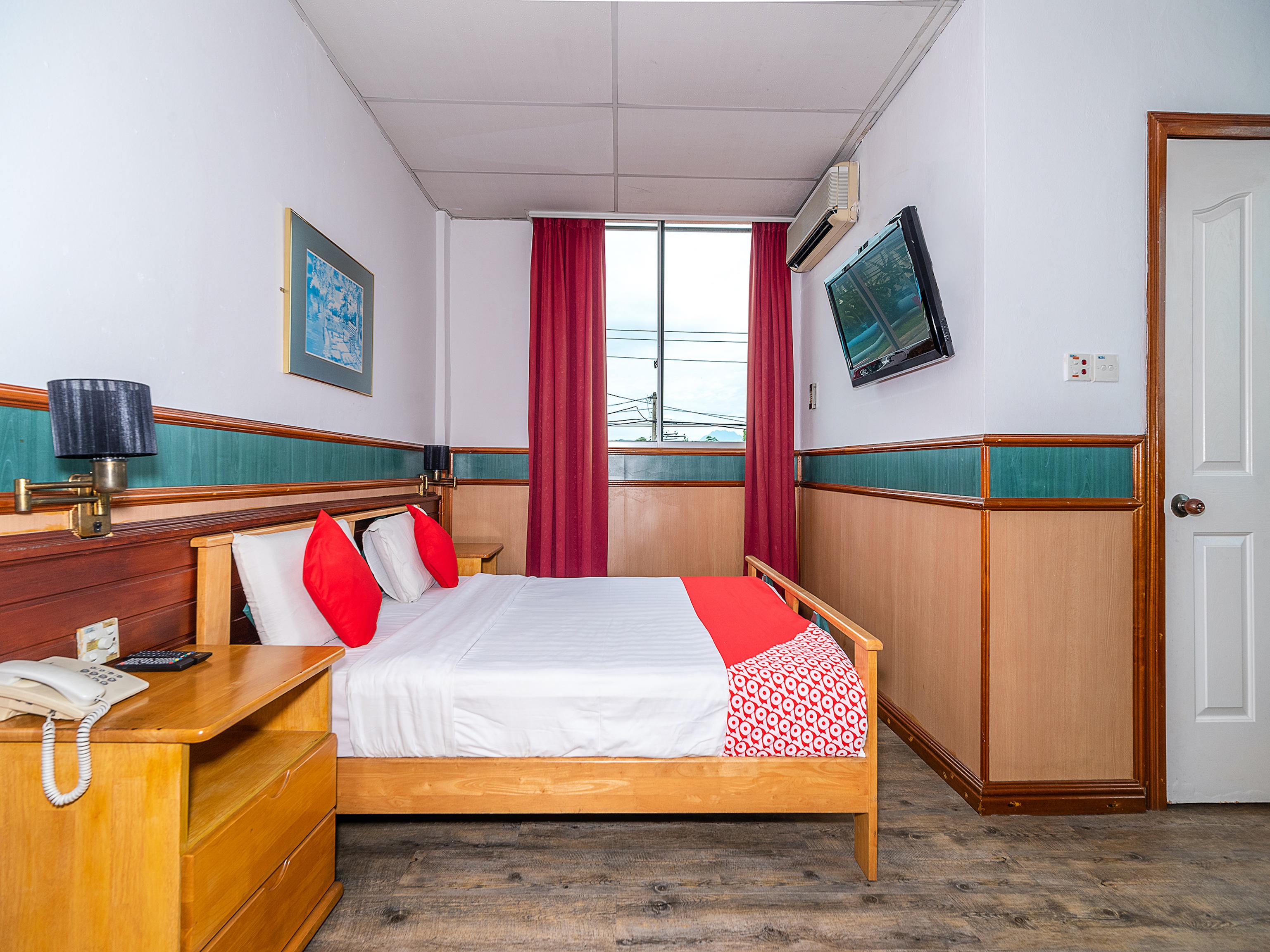 Oyo 89864 Hotel Holiday Park Kota Kinabalu Zewnętrze zdjęcie