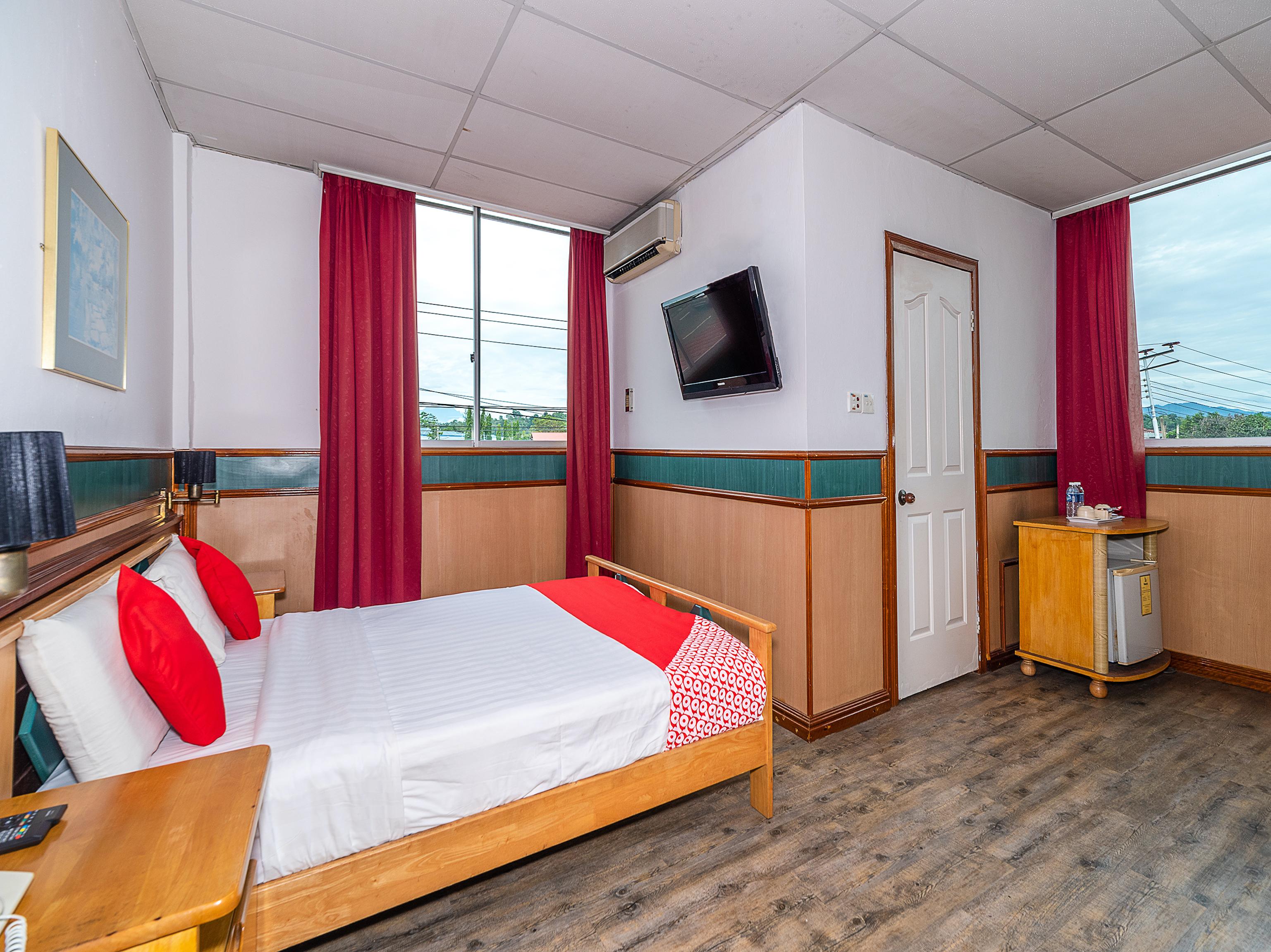 Oyo 89864 Hotel Holiday Park Kota Kinabalu Zewnętrze zdjęcie