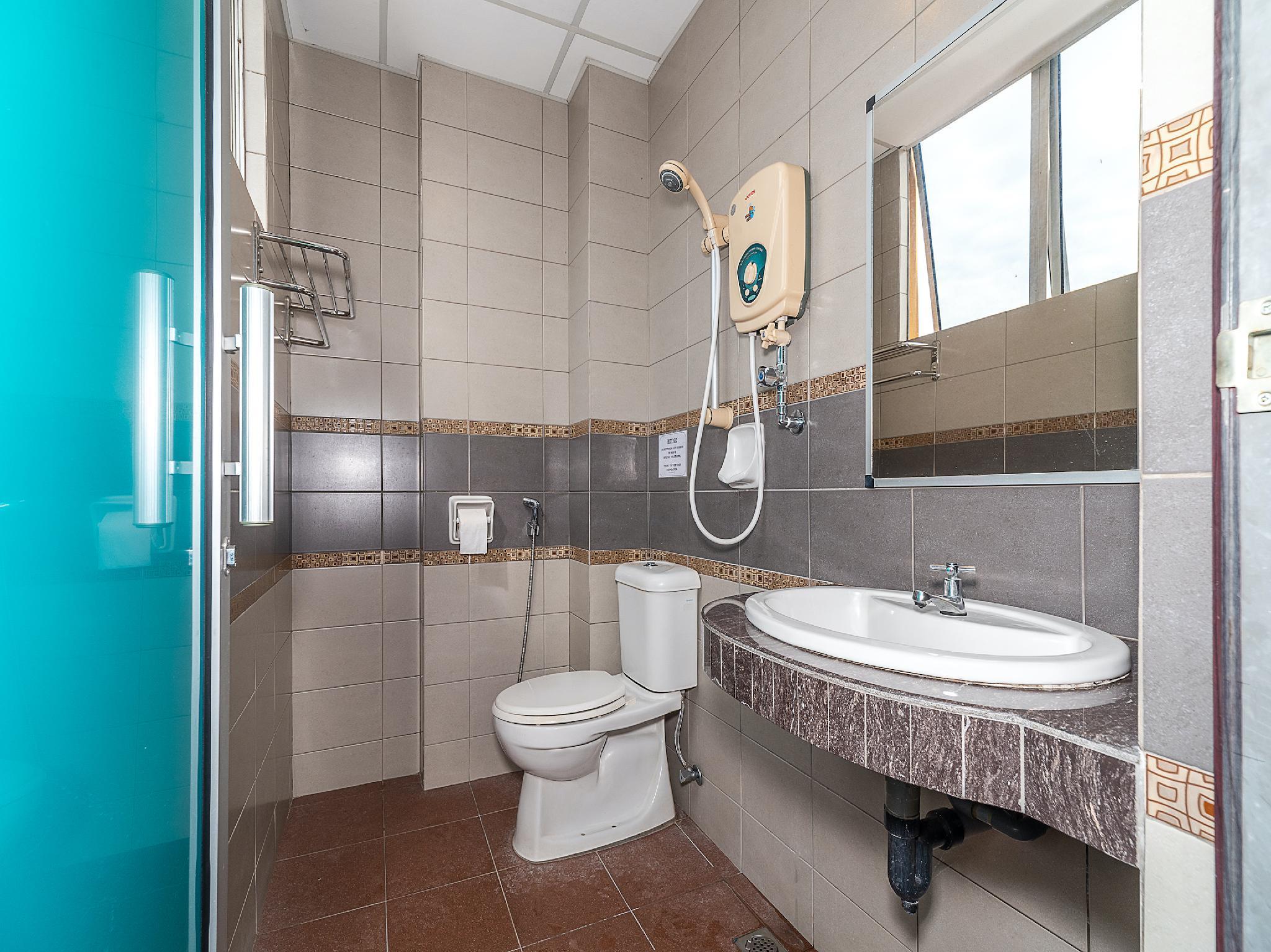 Oyo 89864 Hotel Holiday Park Kota Kinabalu Zewnętrze zdjęcie