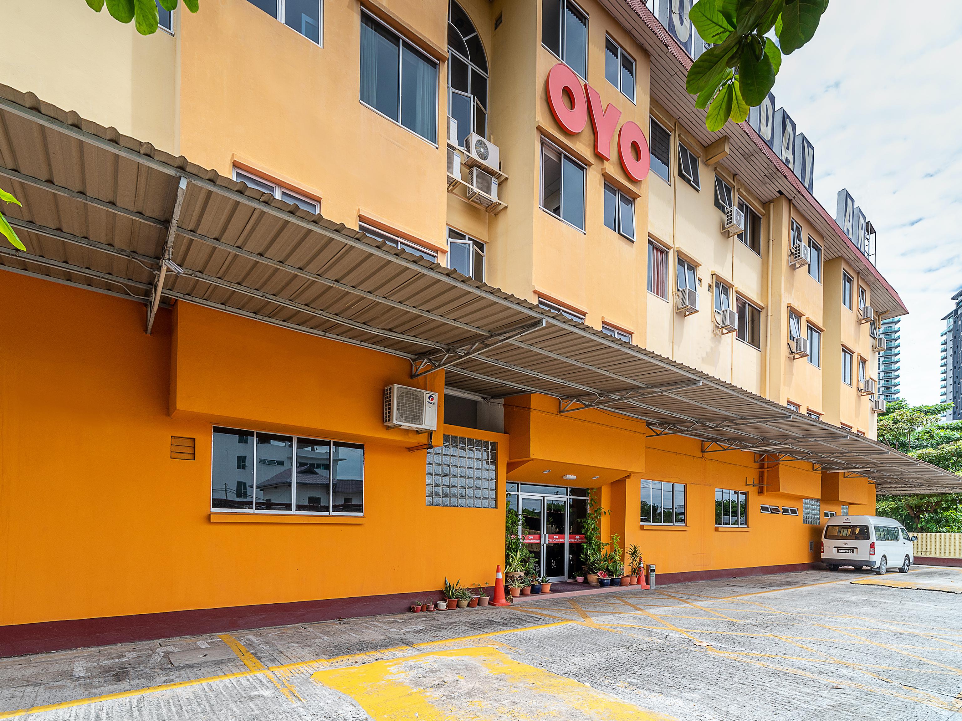Oyo 89864 Hotel Holiday Park Kota Kinabalu Zewnętrze zdjęcie