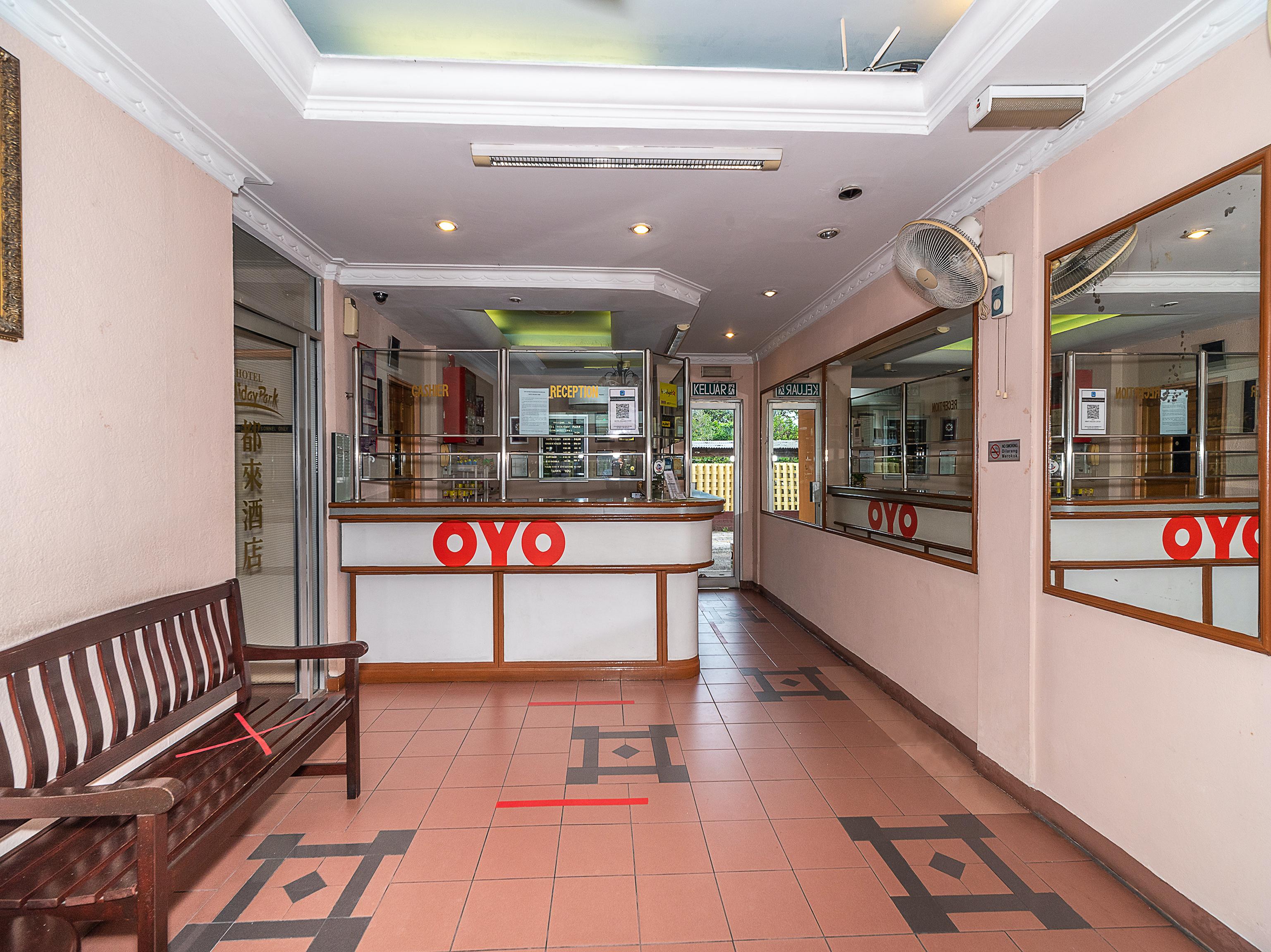 Oyo 89864 Hotel Holiday Park Kota Kinabalu Zewnętrze zdjęcie