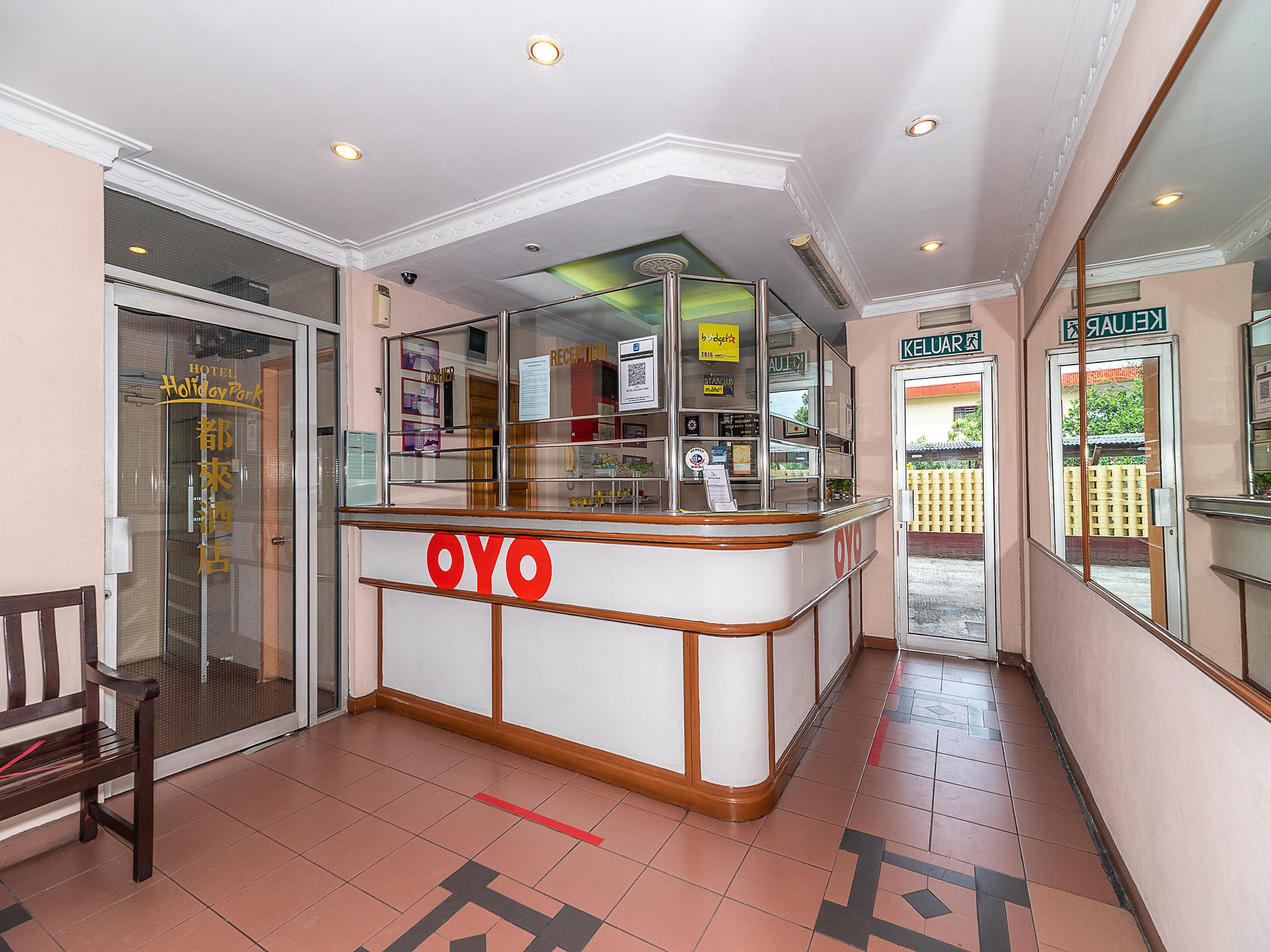Oyo 89864 Hotel Holiday Park Kota Kinabalu Zewnętrze zdjęcie