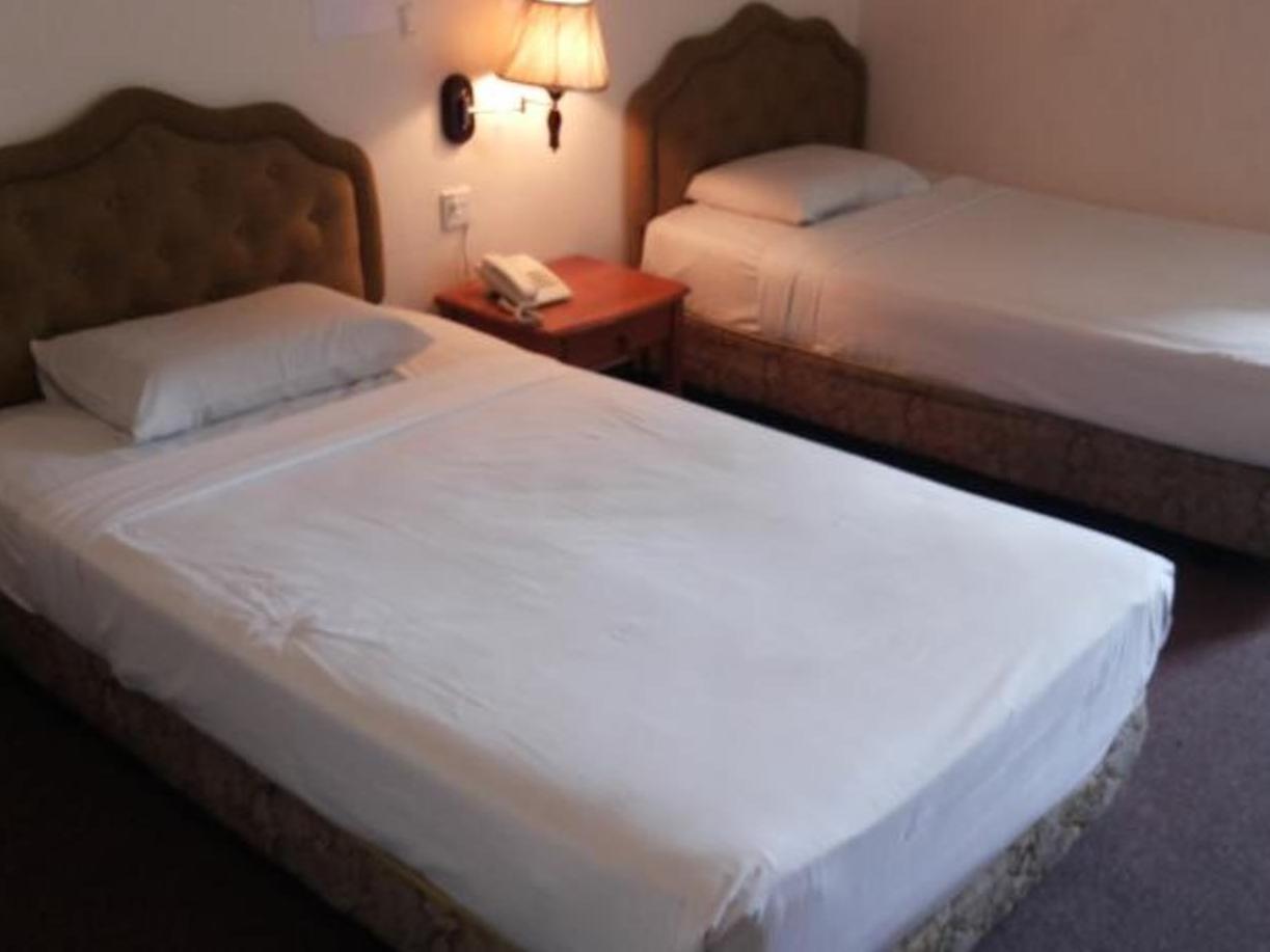 Oyo 89864 Hotel Holiday Park Kota Kinabalu Zewnętrze zdjęcie